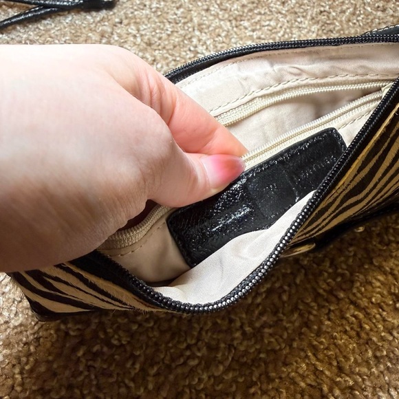 Wilson’s Leather Y2K Black & Cream Zebra Print Silver Chain Clutch Wristlet - Picture 8 of 8